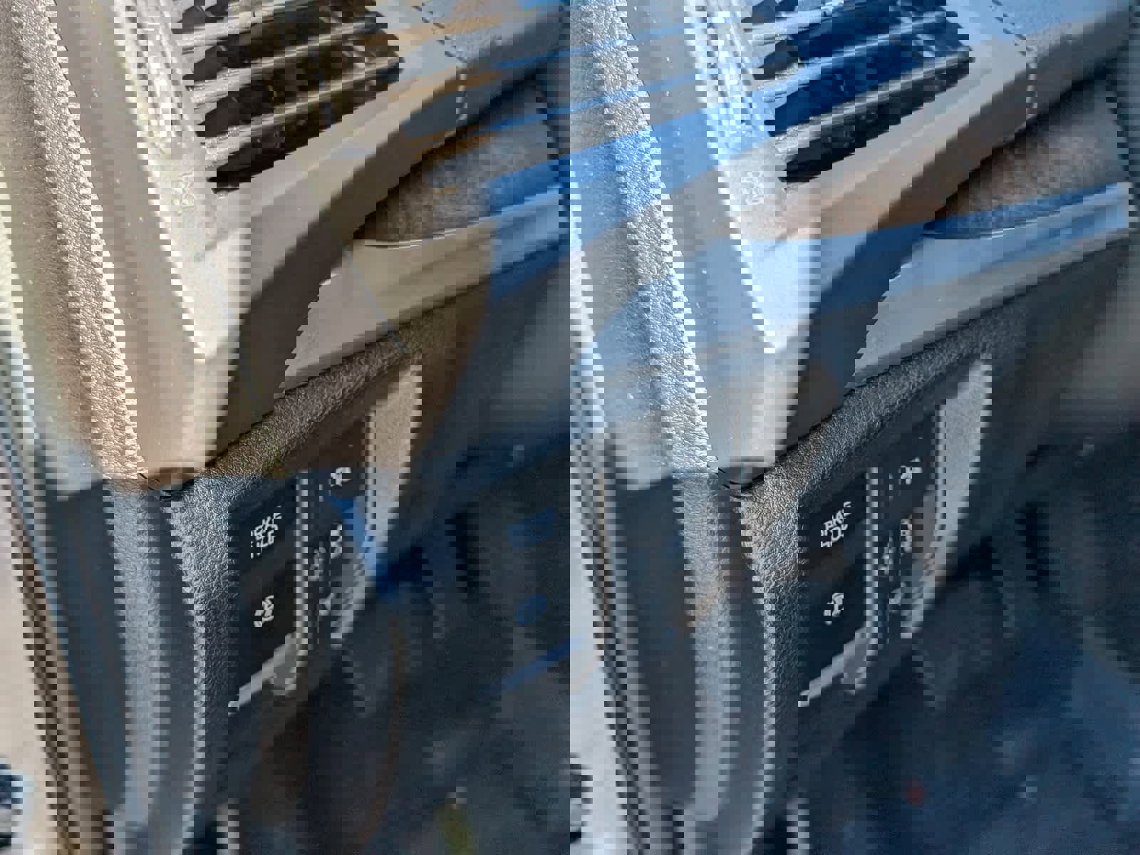 Used 2017 Acura MDX SH-AWD w/ Advance Package image 23