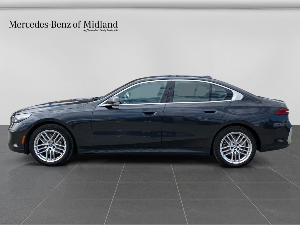 Used 2024 BMW 530i 530i Premium w/ Premium Package image 4