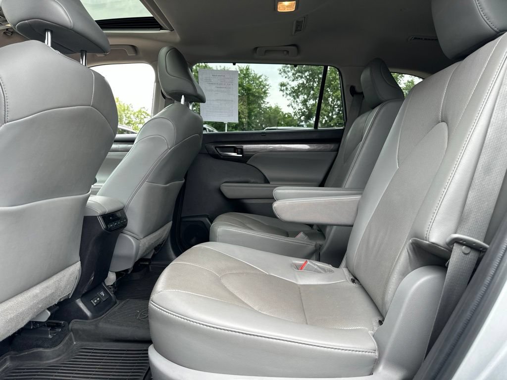 Used 2022 Toyota Highlander Limited AWD/4WD image 42