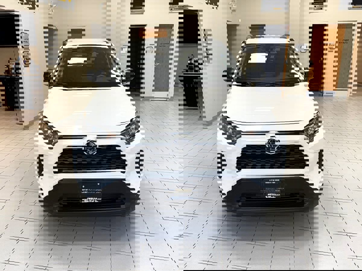 Used 2019 Toyota RAV4 LE w/ All Weather Liner Package AWD/4WD image 3