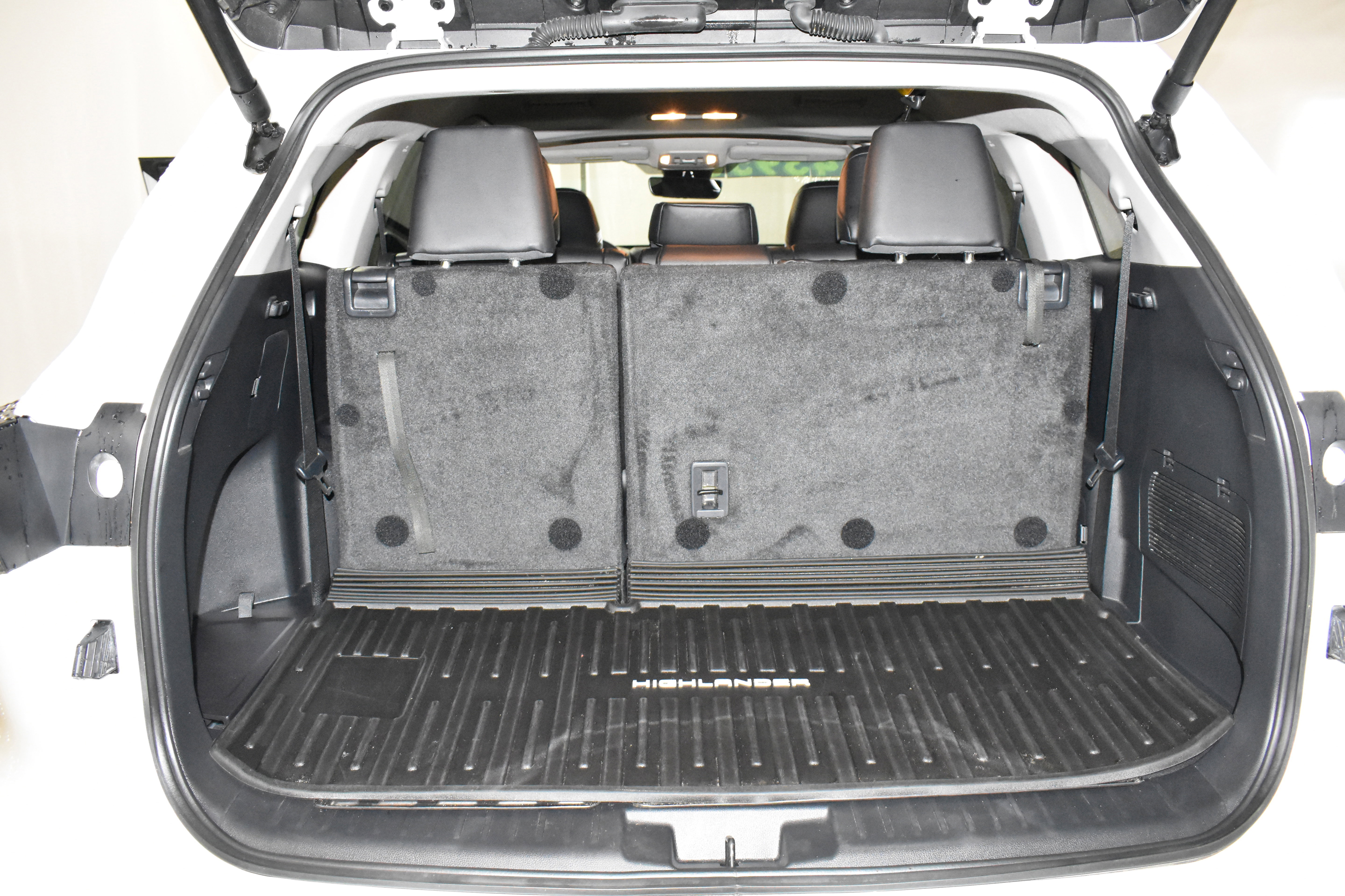 Used 2025 Toyota Highlander XLE FWD image 27