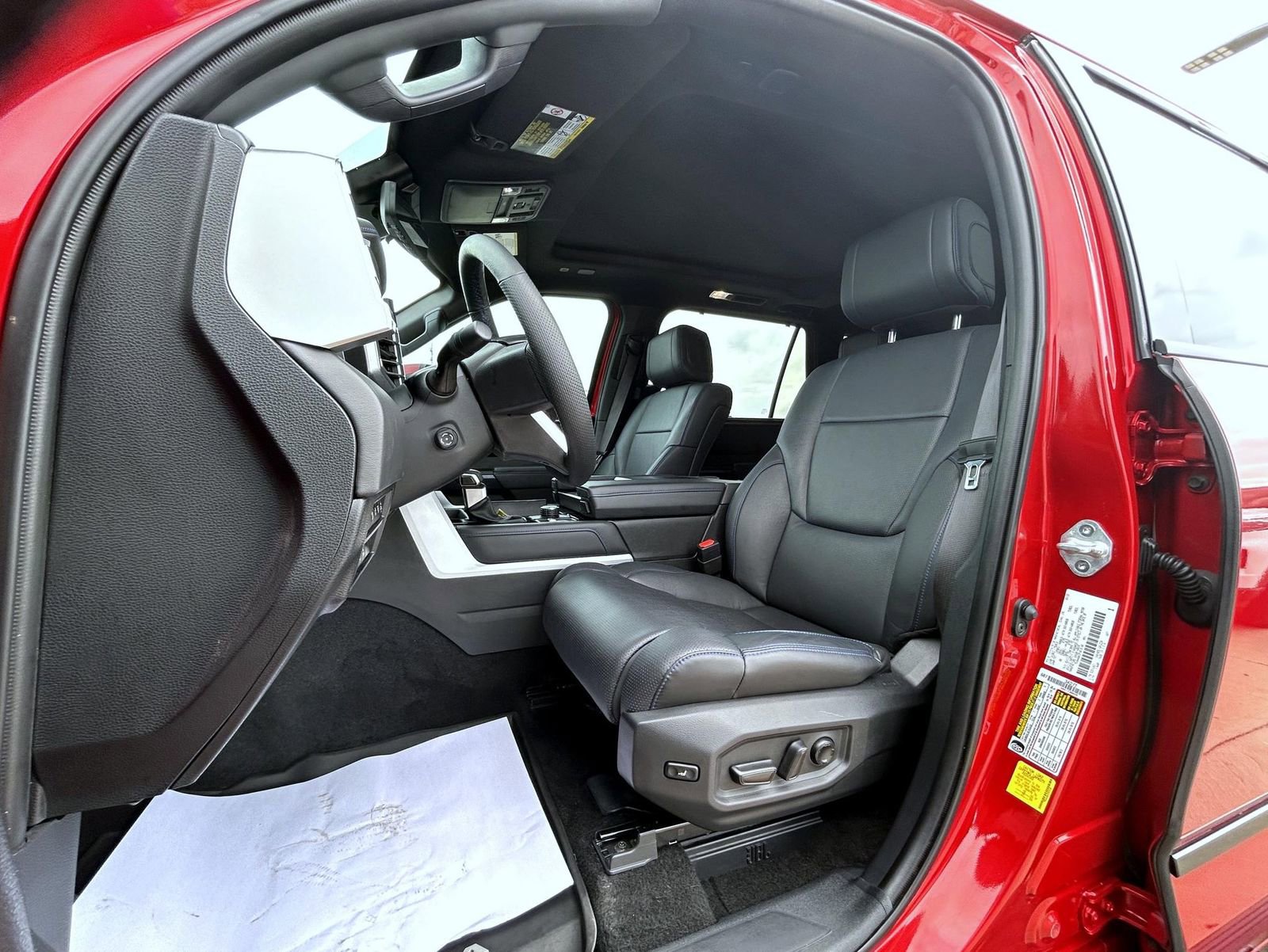 Used 2023 Toyota Sequoia Platinum image 11