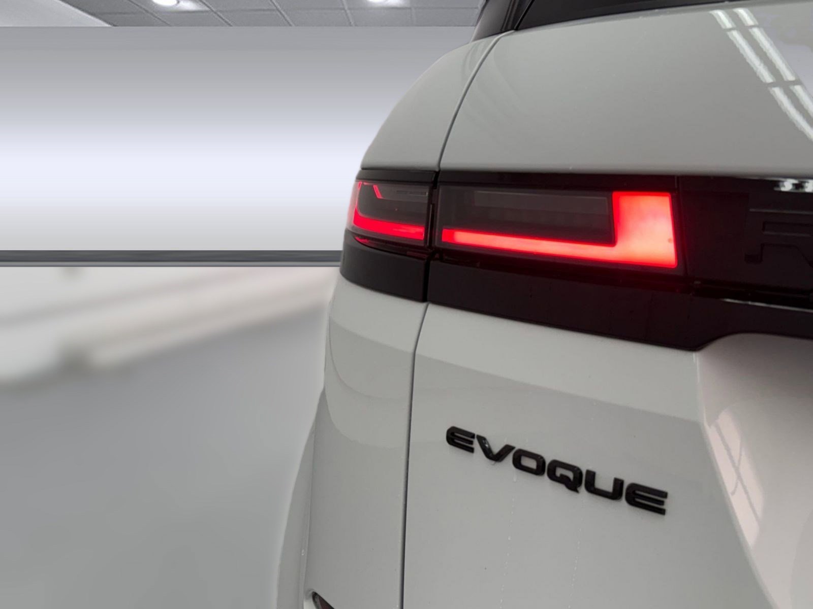 Used 2024 Land Rover Range Rover Evoque S image 11