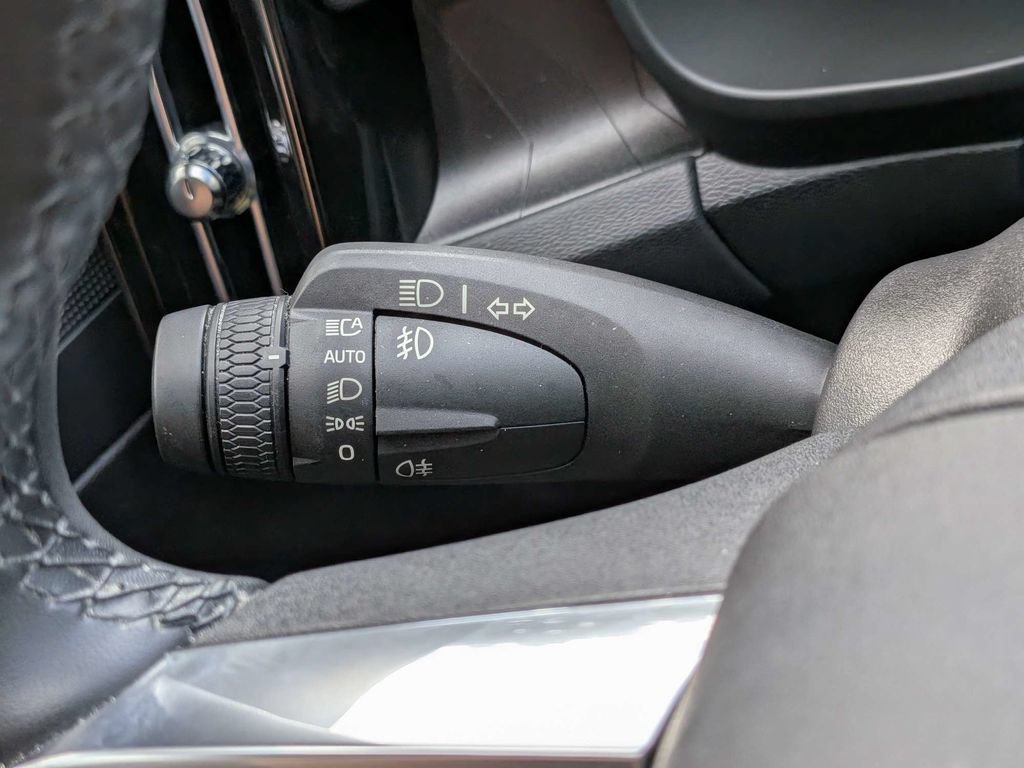 Certified 2023 Volvo XC40 Recharge Plus AWD/4WD image 37