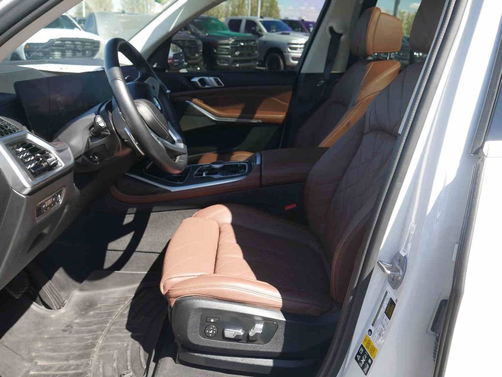 Used 2023 BMW X7 xDrive40i w/ Premium Package image 29