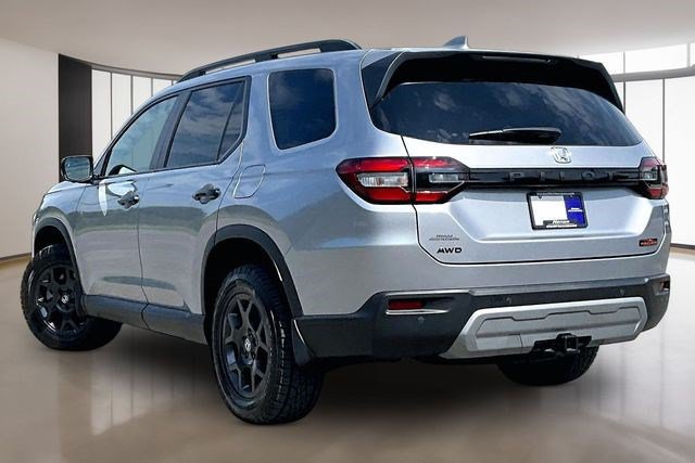 Certified 2025 Honda Pilot TrailSport image 4