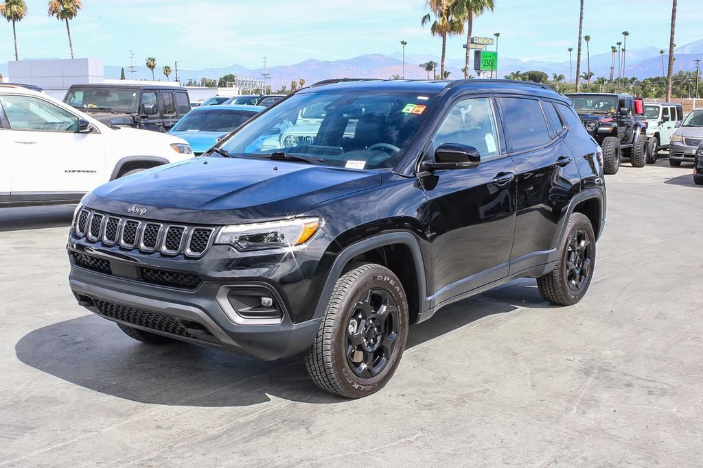 Used 2023 Jeep Compass Trailhawk w/ Trailhawk Elite Group AWD/4WD image 4