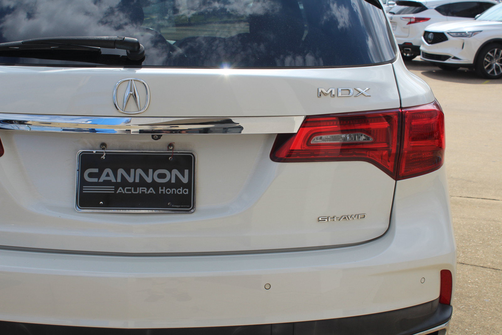 Used 2018 Acura MDX w/ Advance Package AWD/4WD image 4