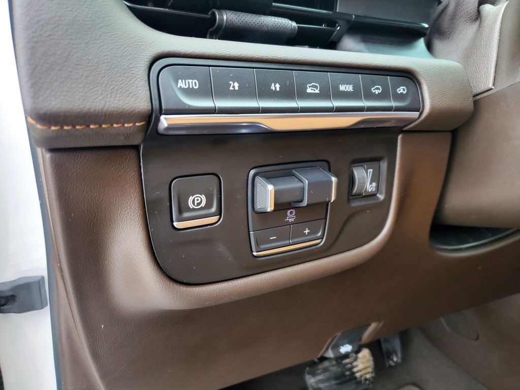 Certified 2024 Cadillac Escalade ESV Sport w/ LPO, ONYX Package image 19