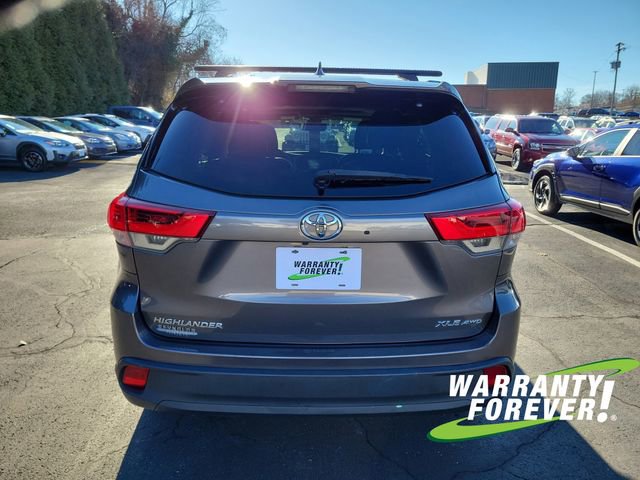 Used 2017 Toyota Highlander XLE image 6