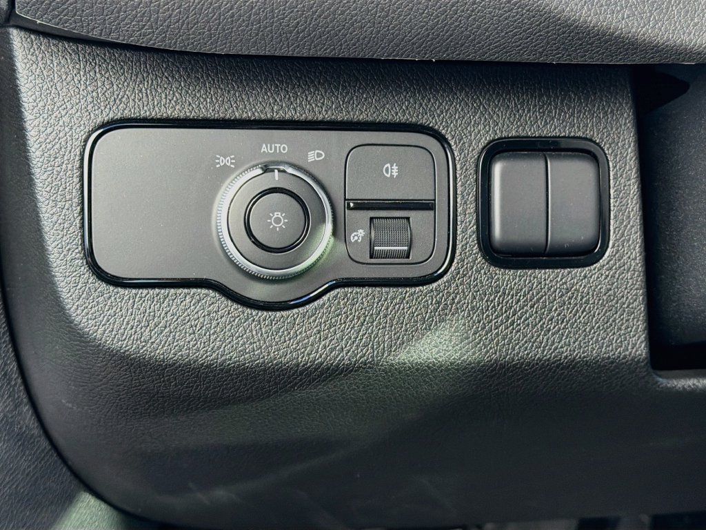 Used 2024 Mercedes-Benz Sprinter 2500 image 8