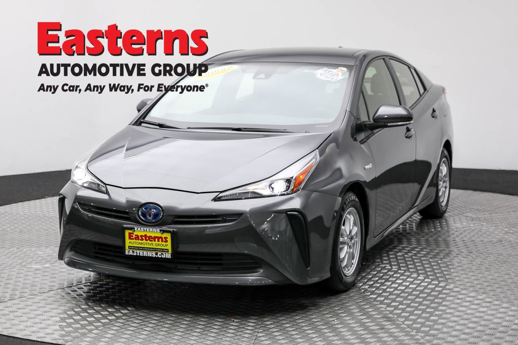 Used 2022 Toyota Prius LE image 1