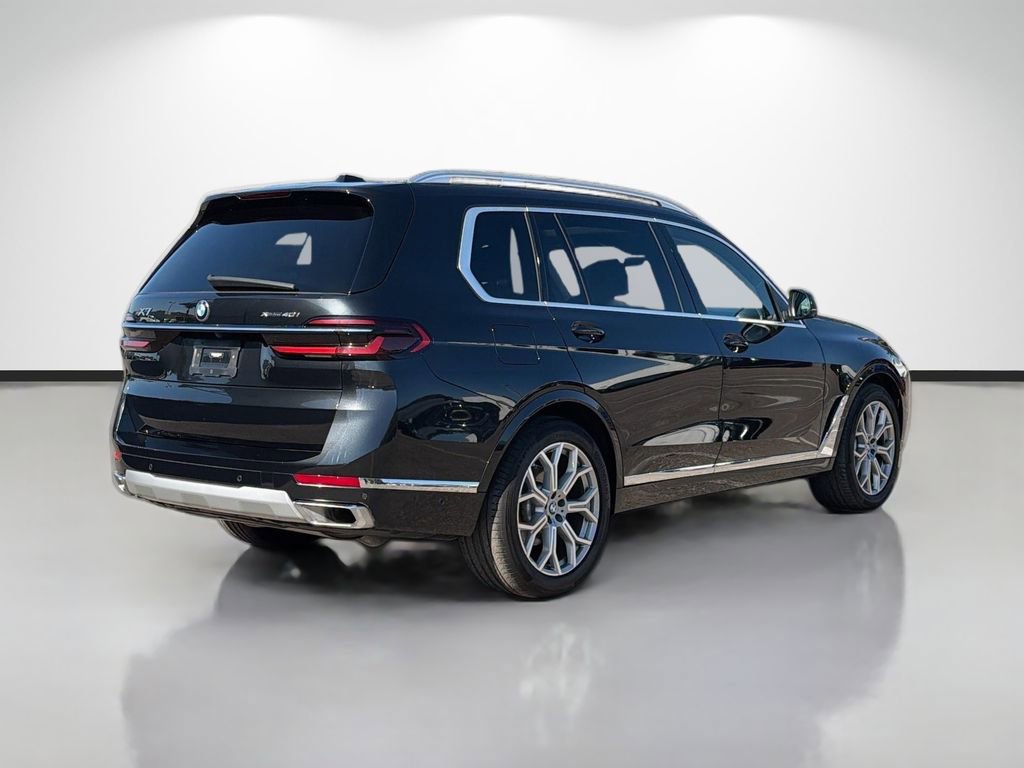 Used 2023 BMW X7 xDrive40i image 3