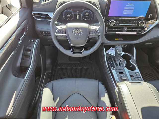 New 2026 Toyota Highlander Platinum image 7