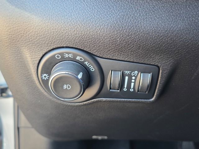 Used 2024 Jeep Compass Latitude AWD/4WD image 12