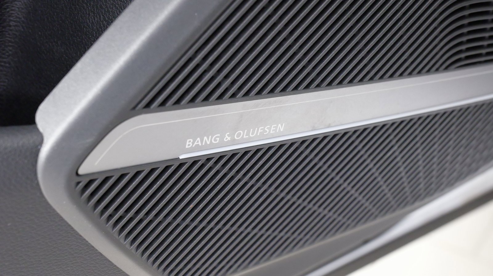 Used 2024 Audi Q5 e Premium Plus w/ Premium Plus Package image 36