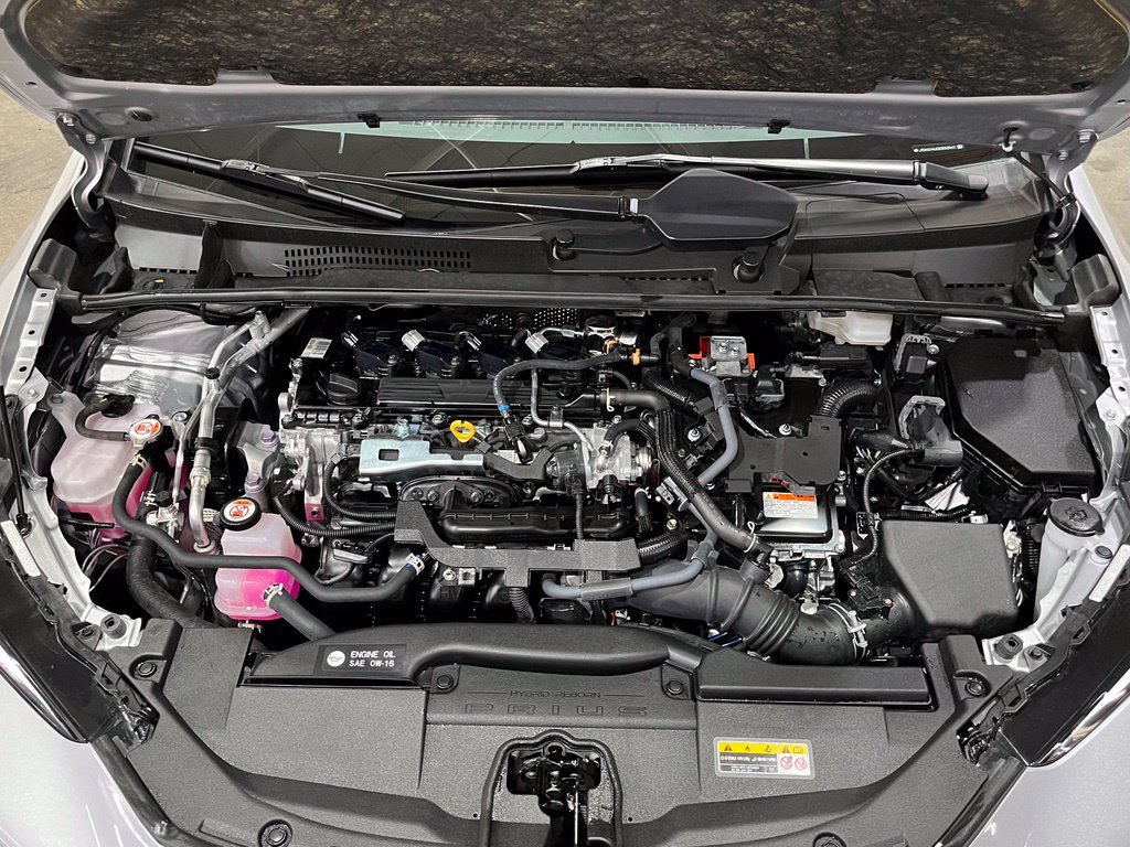 Used 2025 Toyota Prius LE FWD image 6