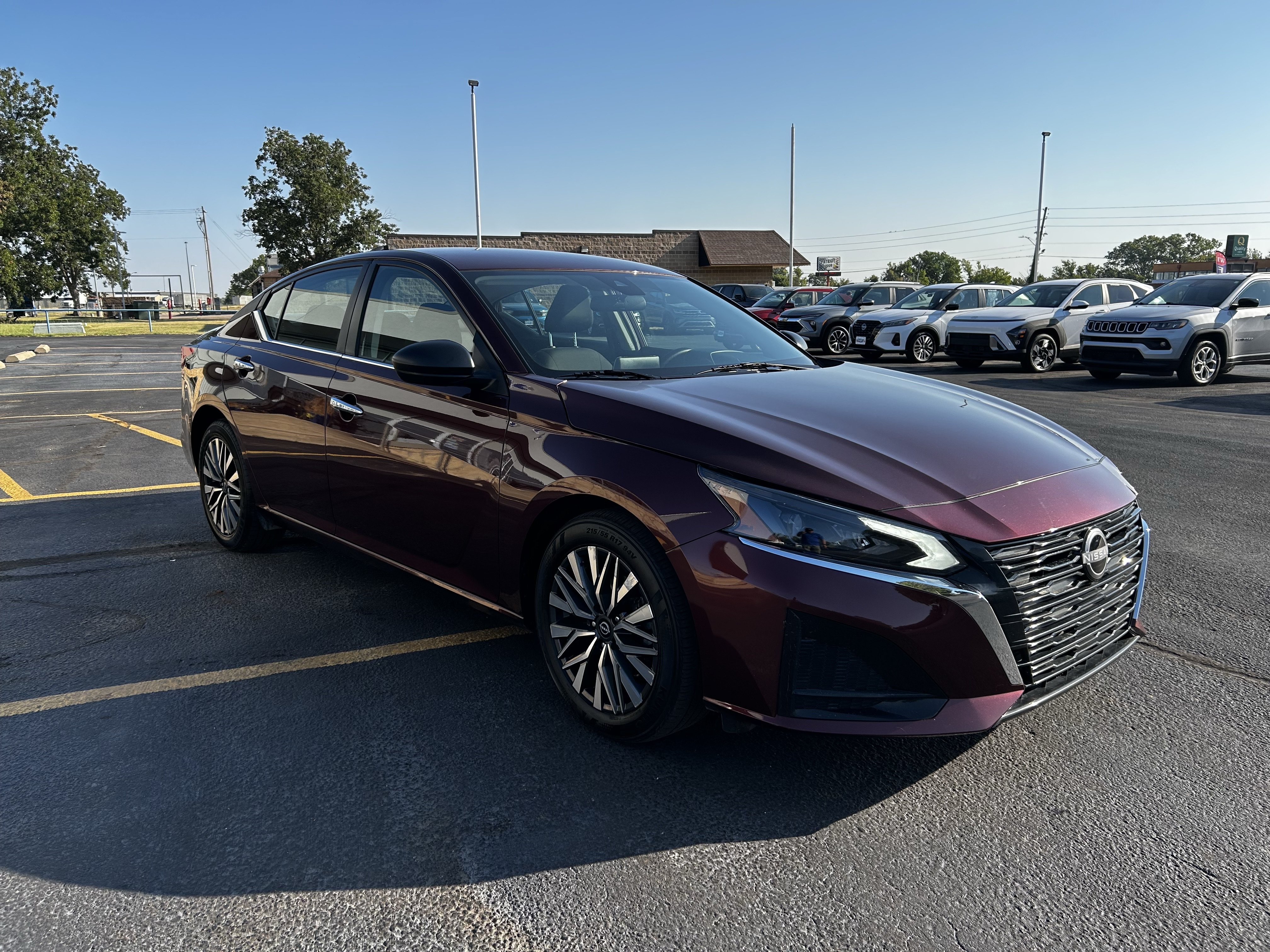 Used 2025 Nissan Altima 2.5 SV FWD image 3