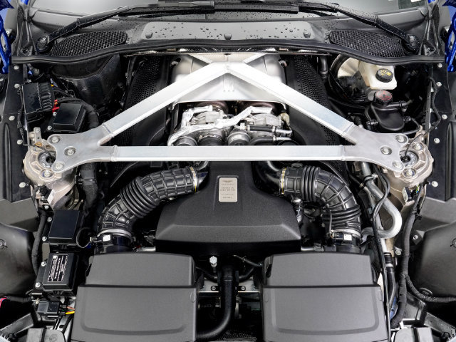 Used 2022 Aston Martin V8 Vantage Roadster RWD image 27