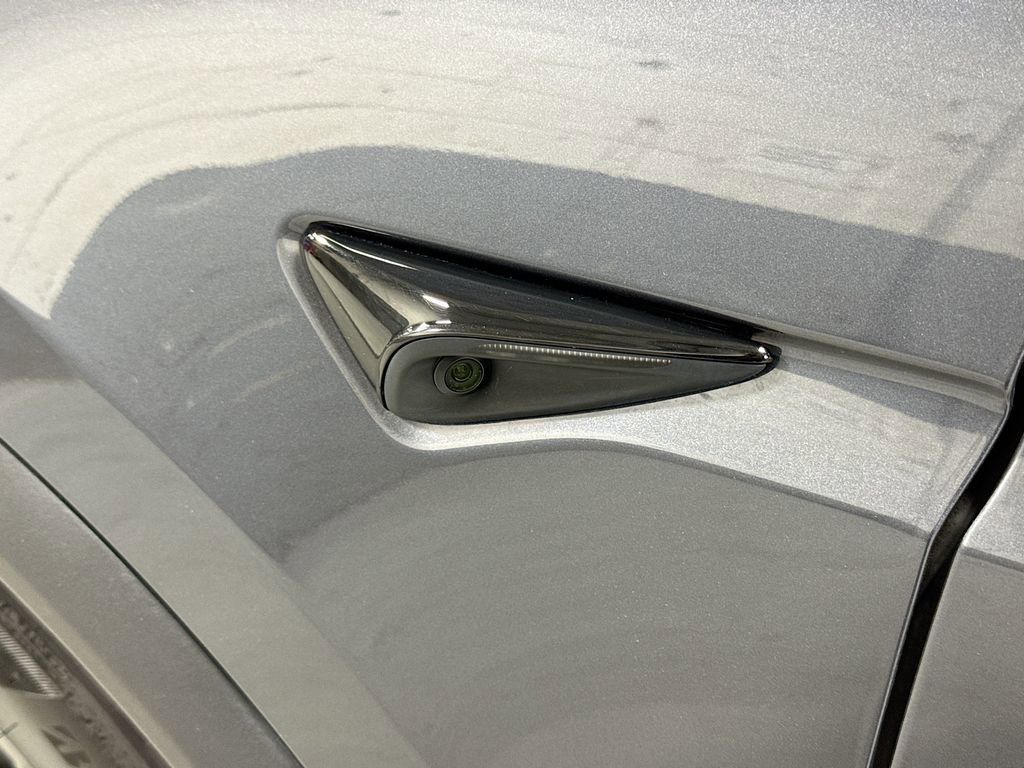 Used 2023 Tesla Model X image 11
