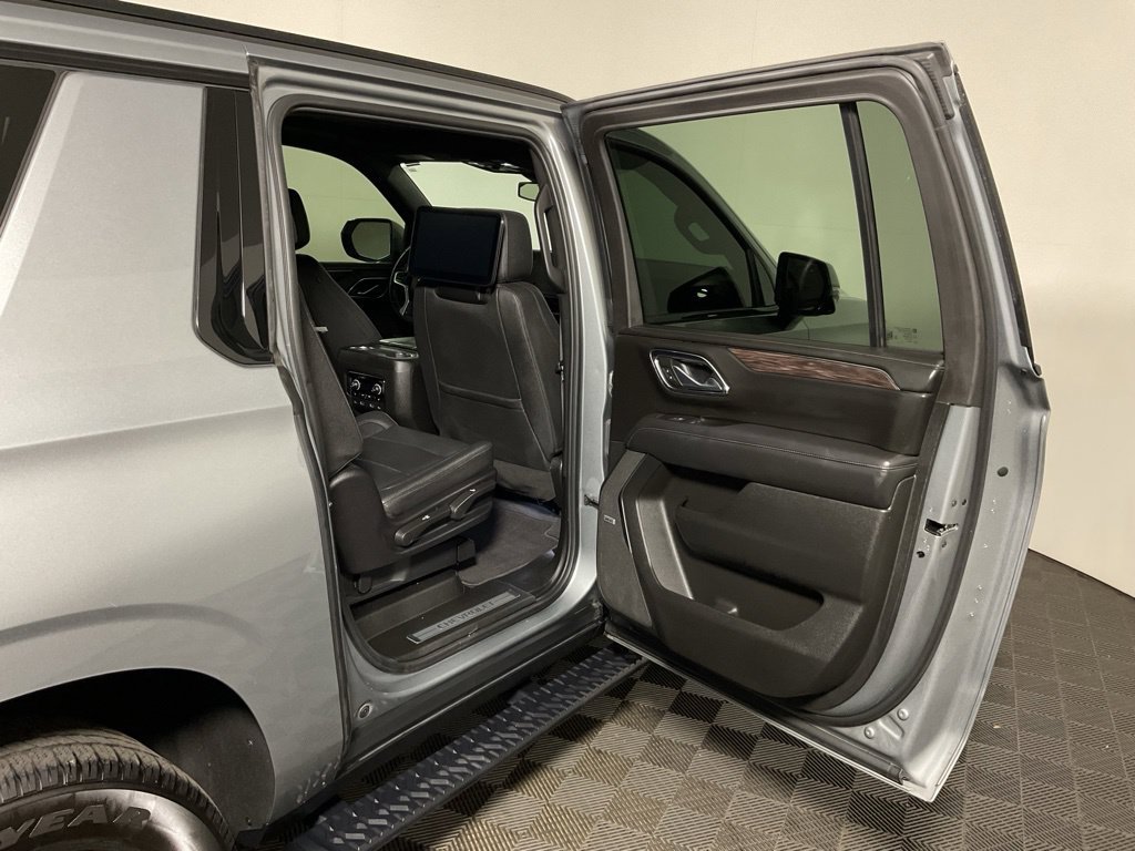 Used 2024 Chevrolet Suburban Z71 w/ Luxury Package AWD/4WD image 36