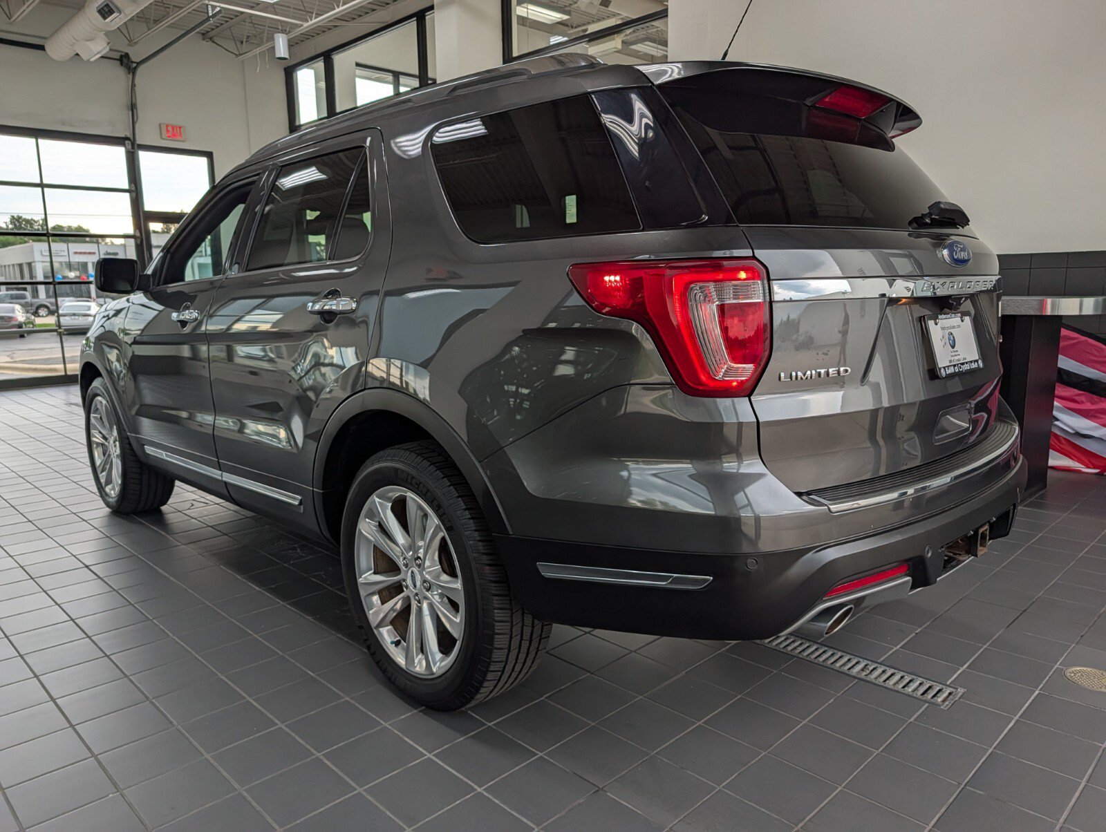 Used 2019 Ford Explorer Limited w/ Ford Safe & Smart Package AWD/4WD image 5