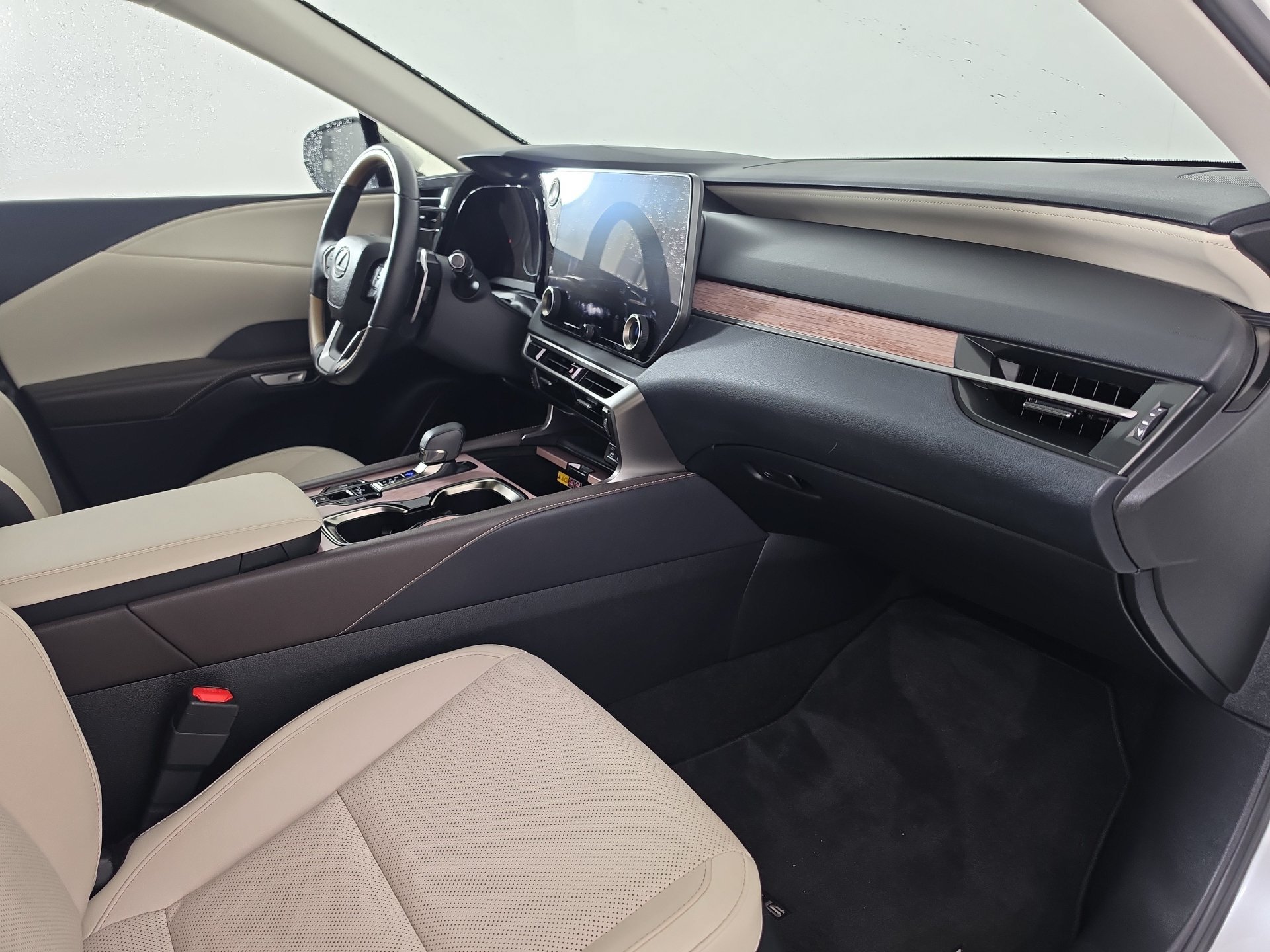 Used 2024 Lexus RX 350 Premium w/ Cold Area Package FWD image 31