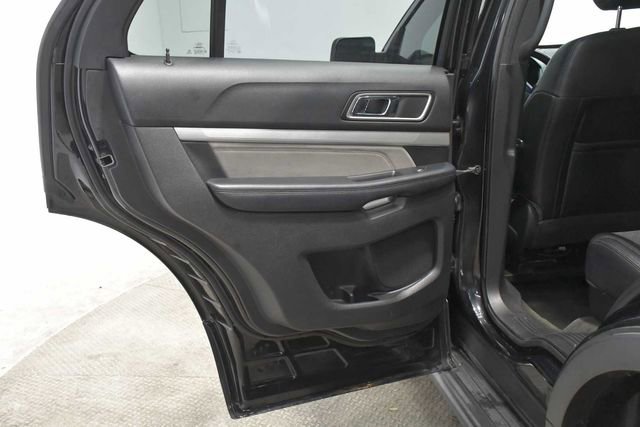 Used 2017 Ford Explorer XLT w/ Equipment Group 202A FWD image 18