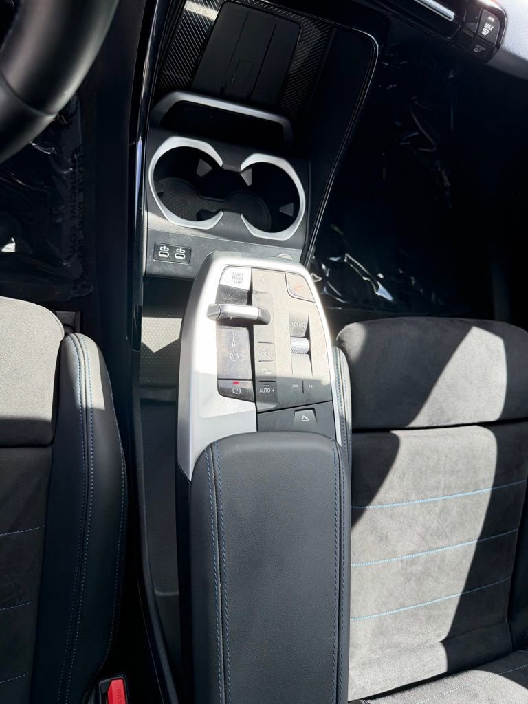Used 2025 BMW X2 M35i w/ Premium Package image 22