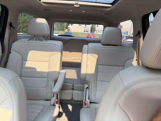 Used 2021 GMC Acadia Denali w/ Denali Technology Package AWD/4WD image 8