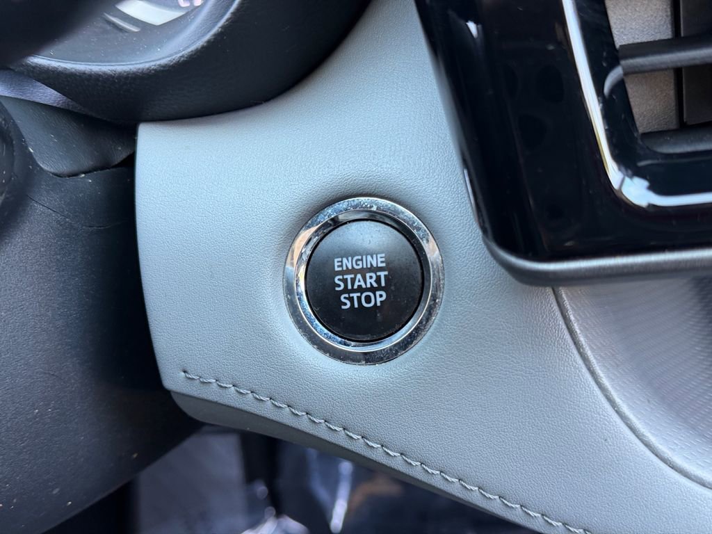 Used 2023 Toyota Highlander XLE AWD/4WD image 32