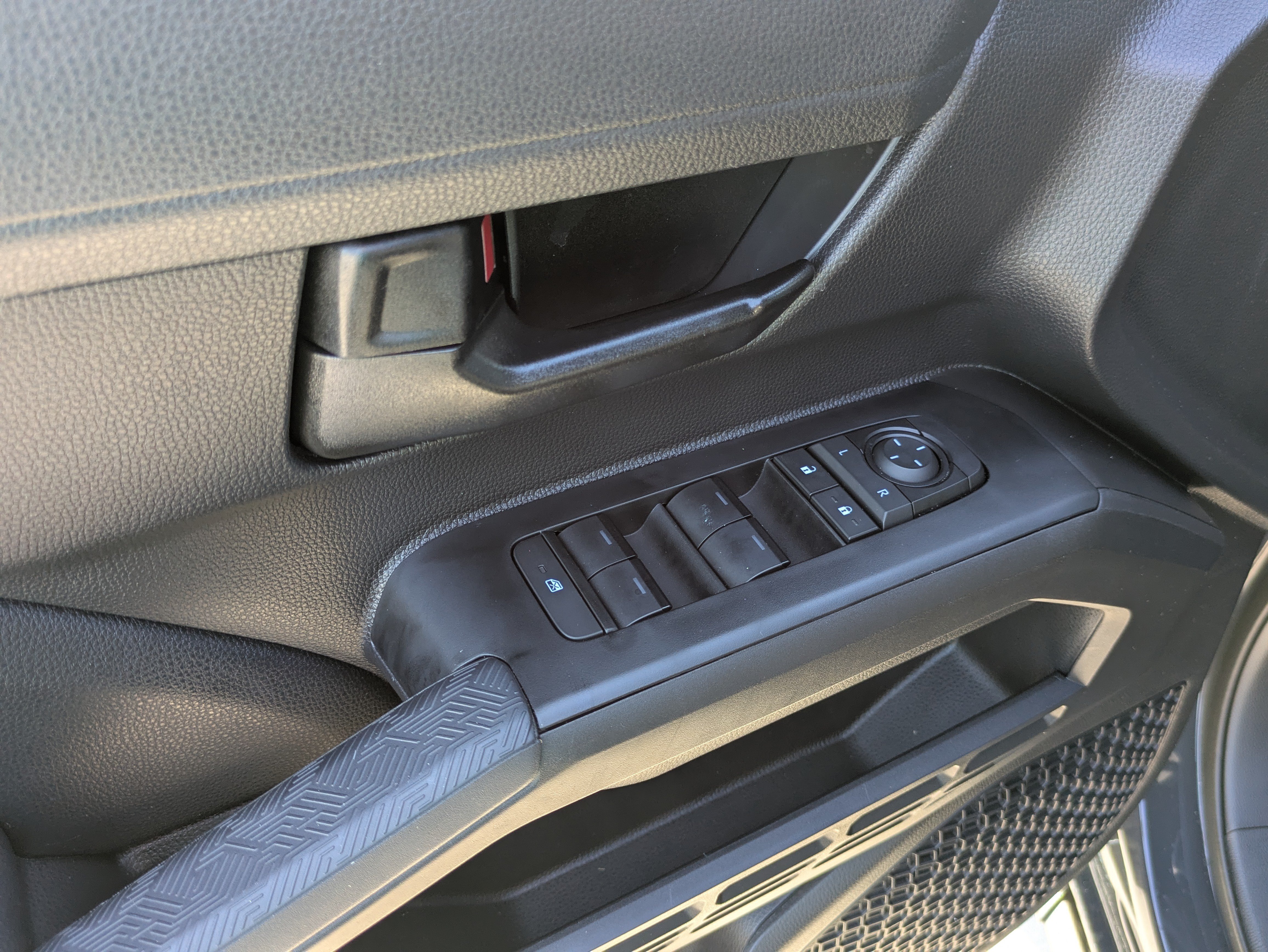 Certified 2025 Toyota Tacoma SR5 AWD/4WD image 11