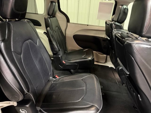 Used 2017 Chrysler Pacifica Limited FWD image 29