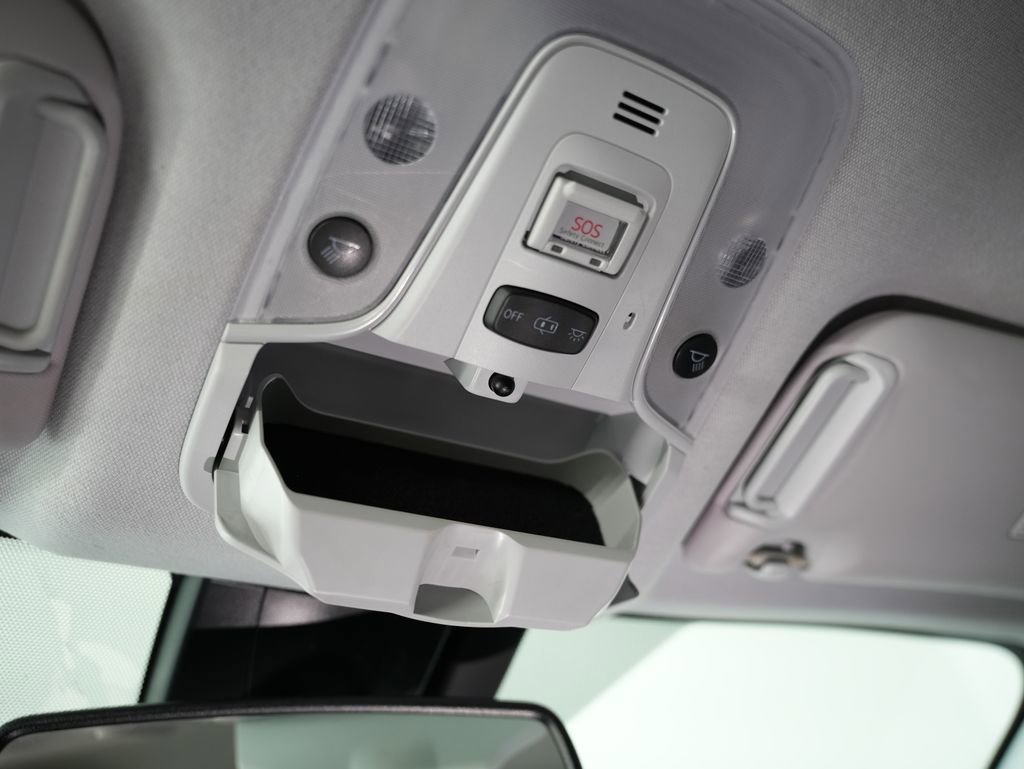 Used 2020 Toyota Prius Limited FWD image 49