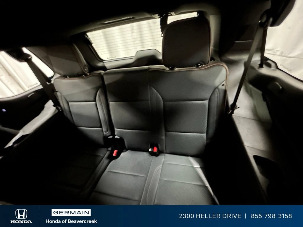 Used 2025 GMC Yukon AT4 AWD/4WD image 29