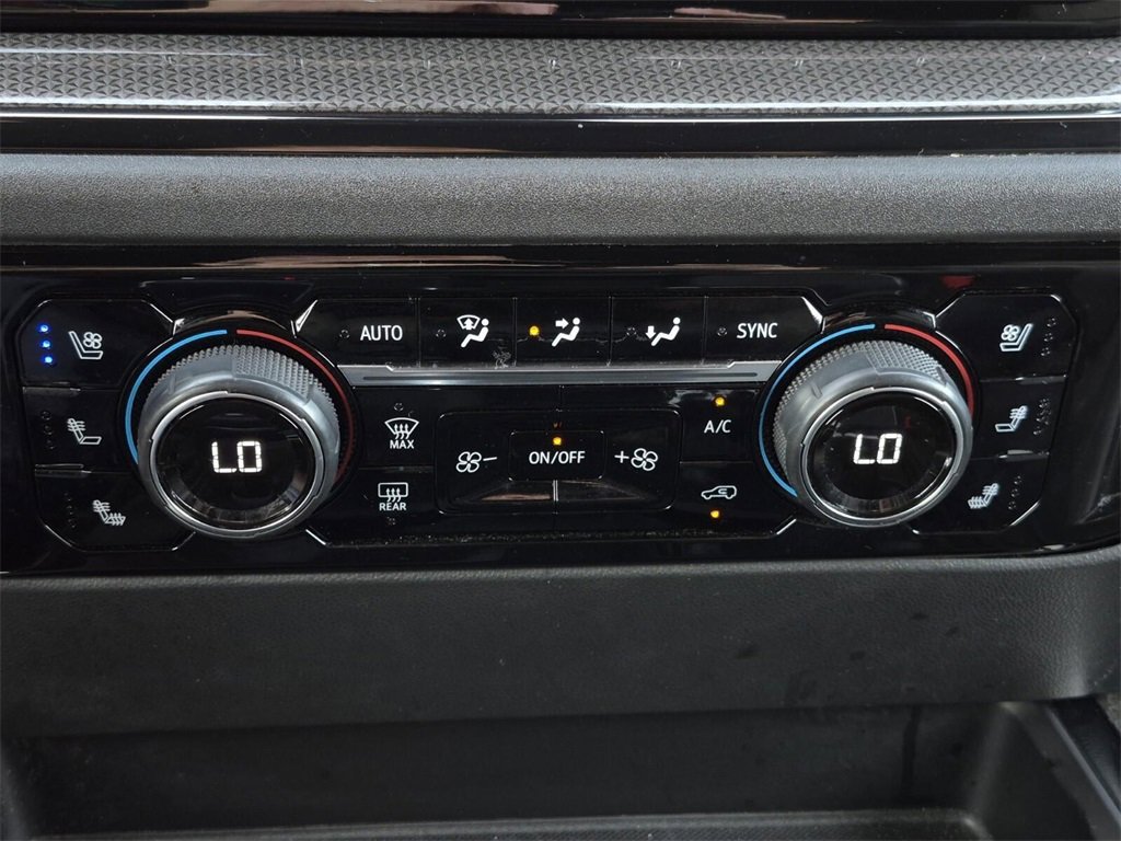 Used 2022 Chevrolet Silverado 1500 ZR2 w/ Technology Package image 28