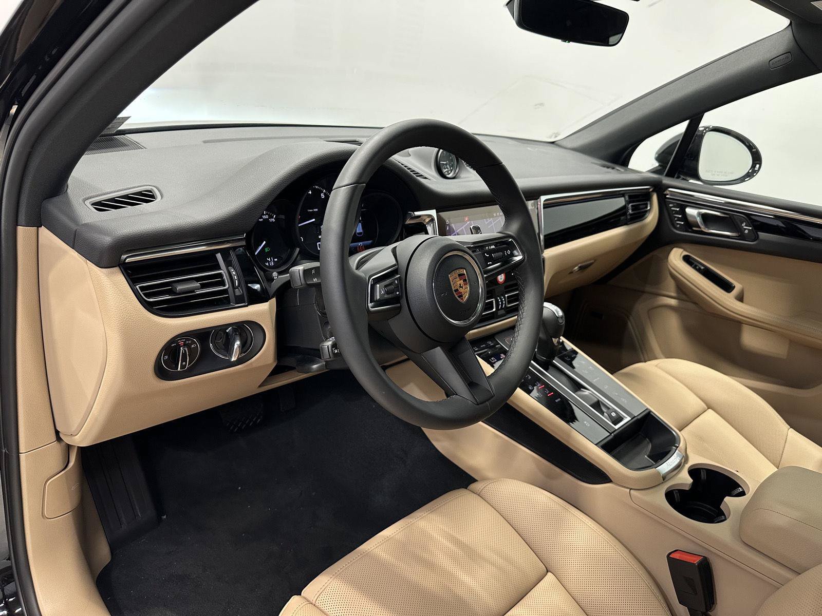 New 2026 Porsche Macan AWD/4WD image 4