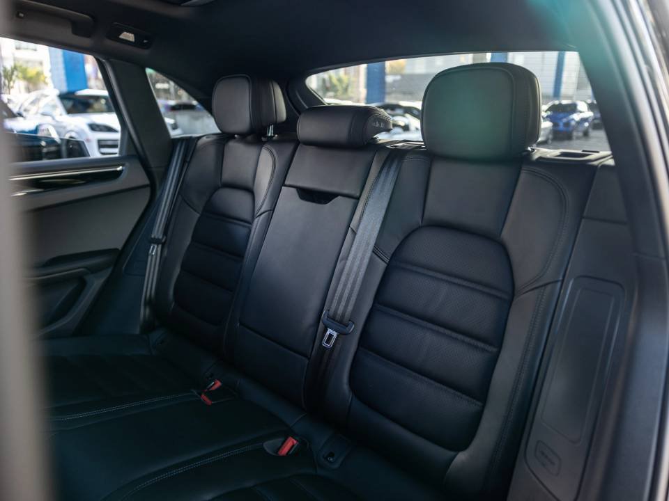 Certified 2026 Porsche Macan AWD/4WD image 46