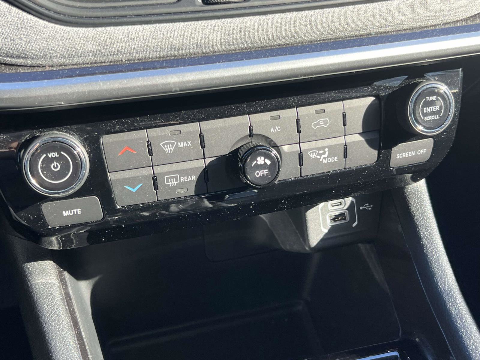 Used 2022 Jeep Compass Latitude AWD/4WD image 15