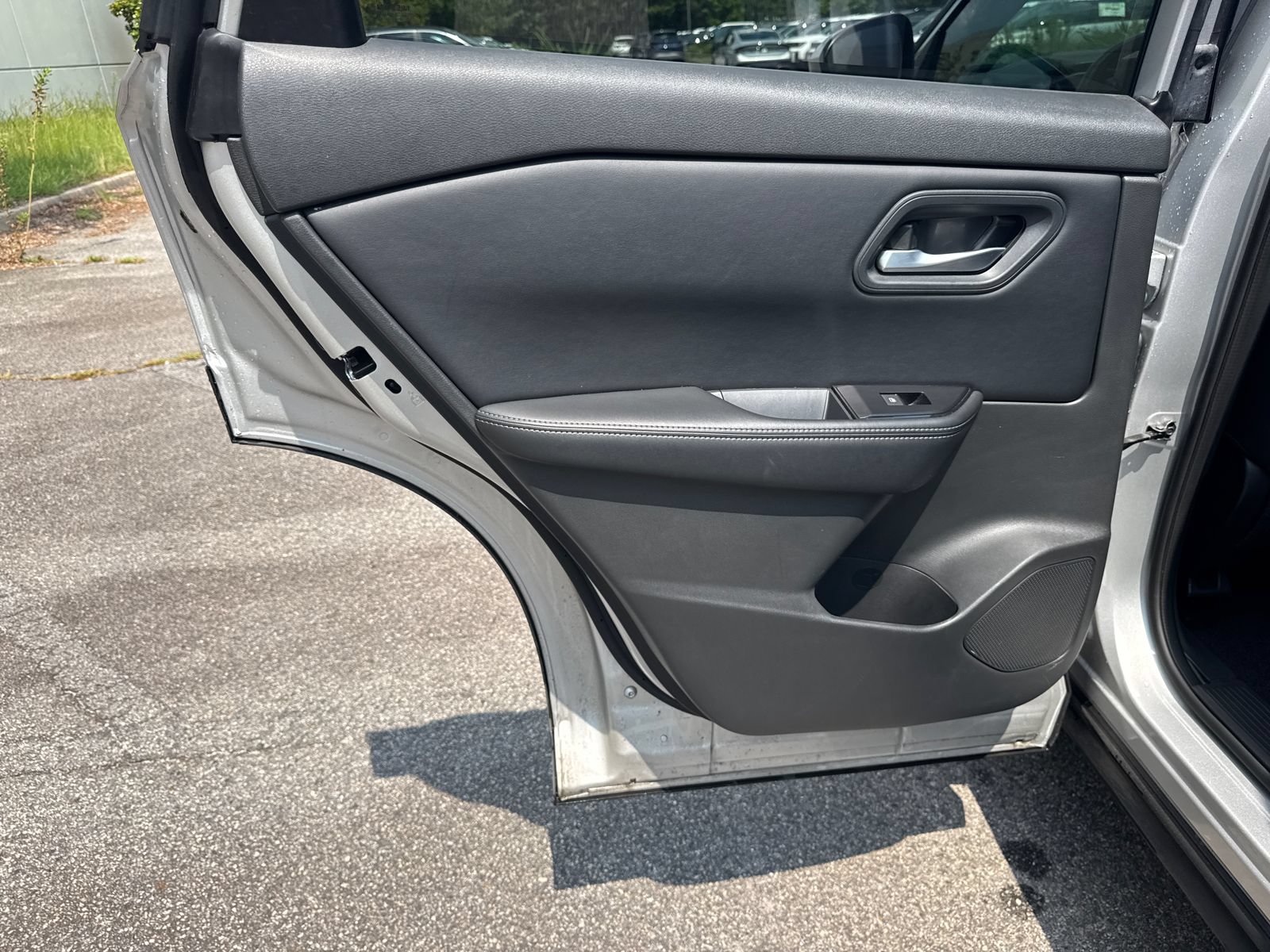 Used 2025 Nissan Rogue SV FWD image 22