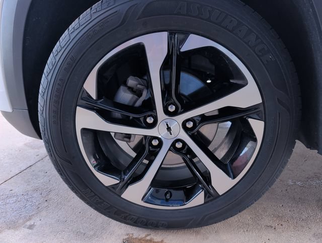Used 2024 Chevrolet Trax RS FWD image 23