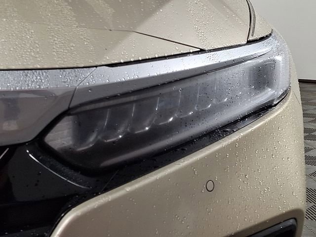 Used 2018 Honda Accord Touring image 12