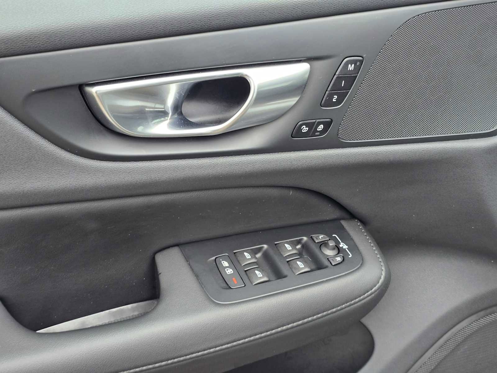 Certified 2025 Volvo V60 B5 Cross Country Plus image 23