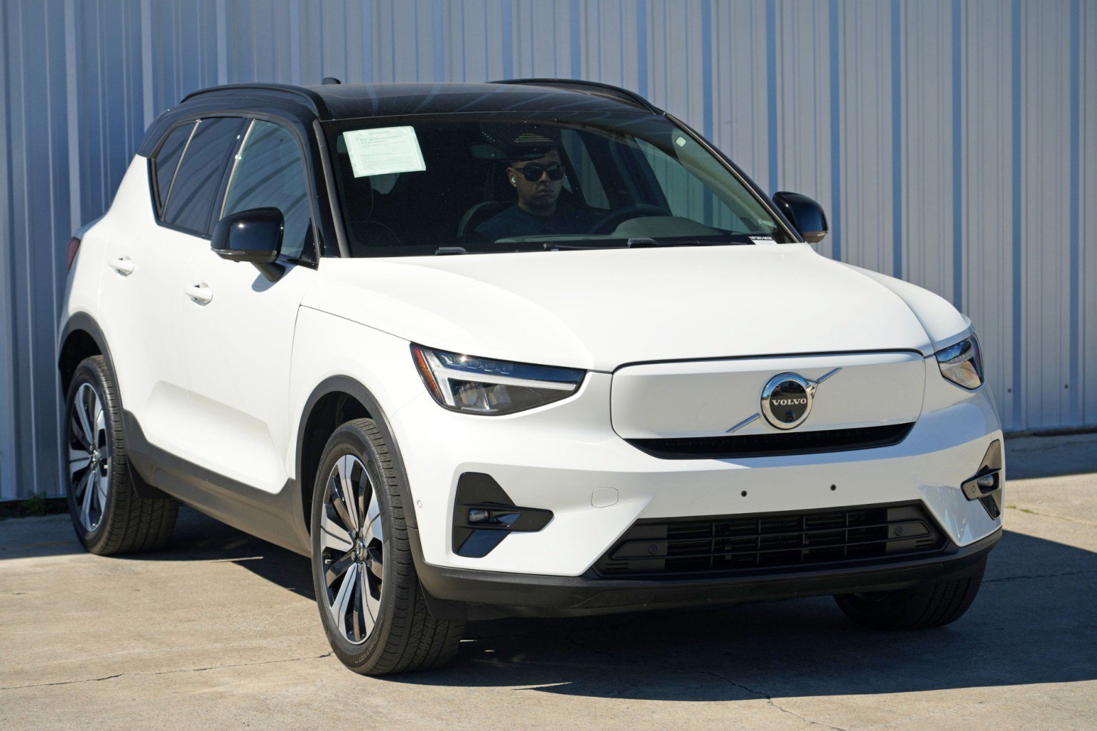 Used 2023 Volvo XC40 Recharge Plus w/ Protection Package Premier image 53