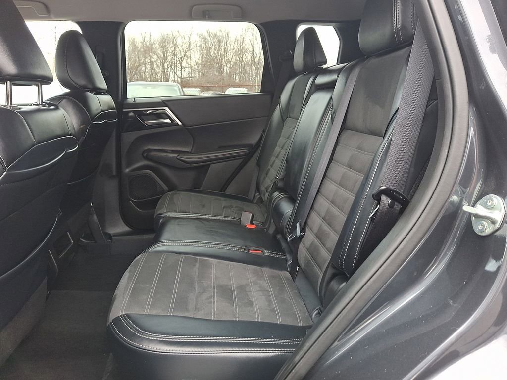 Used 2024 Mitsubishi Outlander SE Black Edition image 12