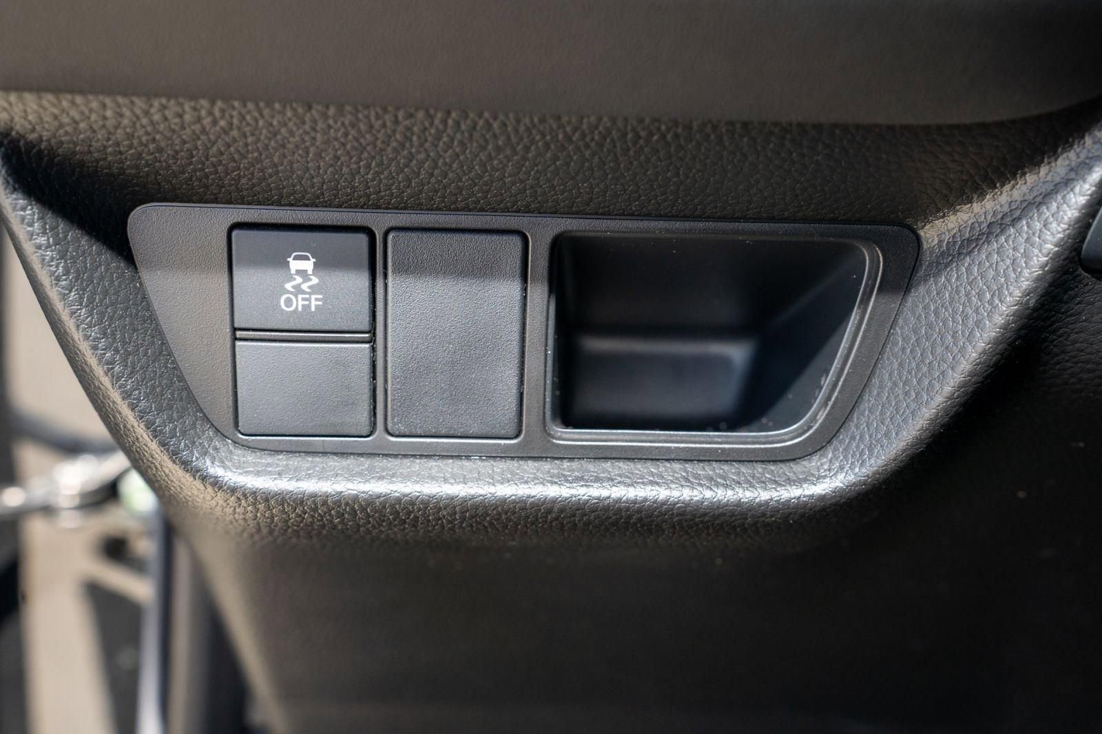 Certified 2025 Honda HR-V Sport image 30