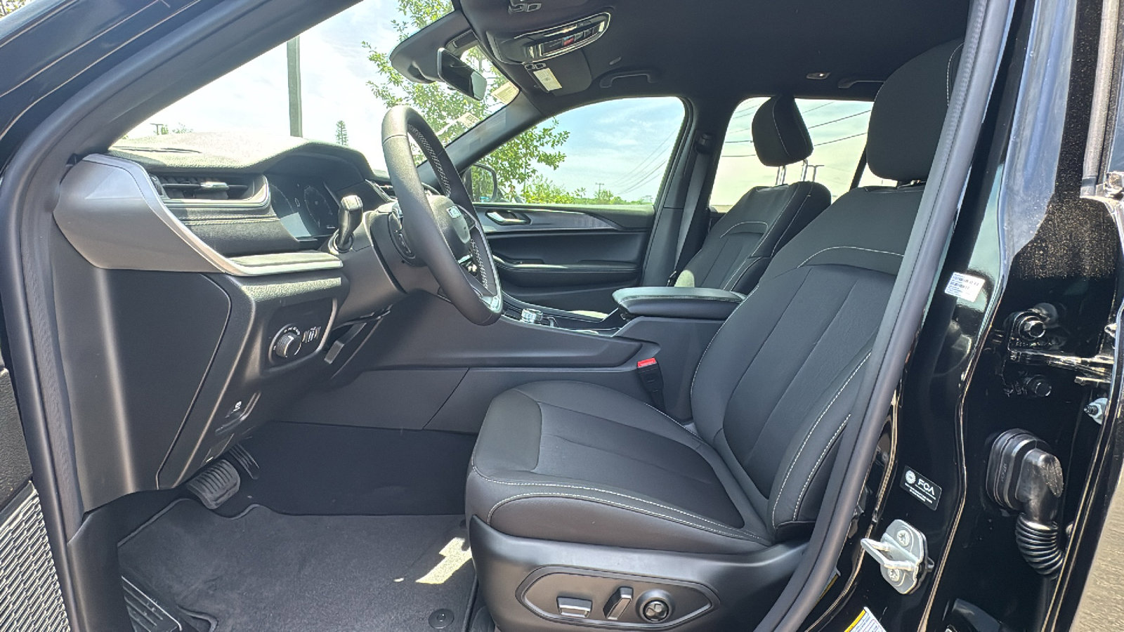 New 2026 Jeep Grand Cherokee Laredo RWD image 9