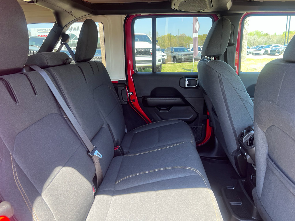 Certified 2025 Jeep Wrangler Unlimited Sahara w/ Safety Group AWD/4WD image 10