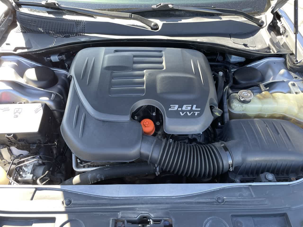 Used 2018 Chrysler 300 S AWD/4WD image 31