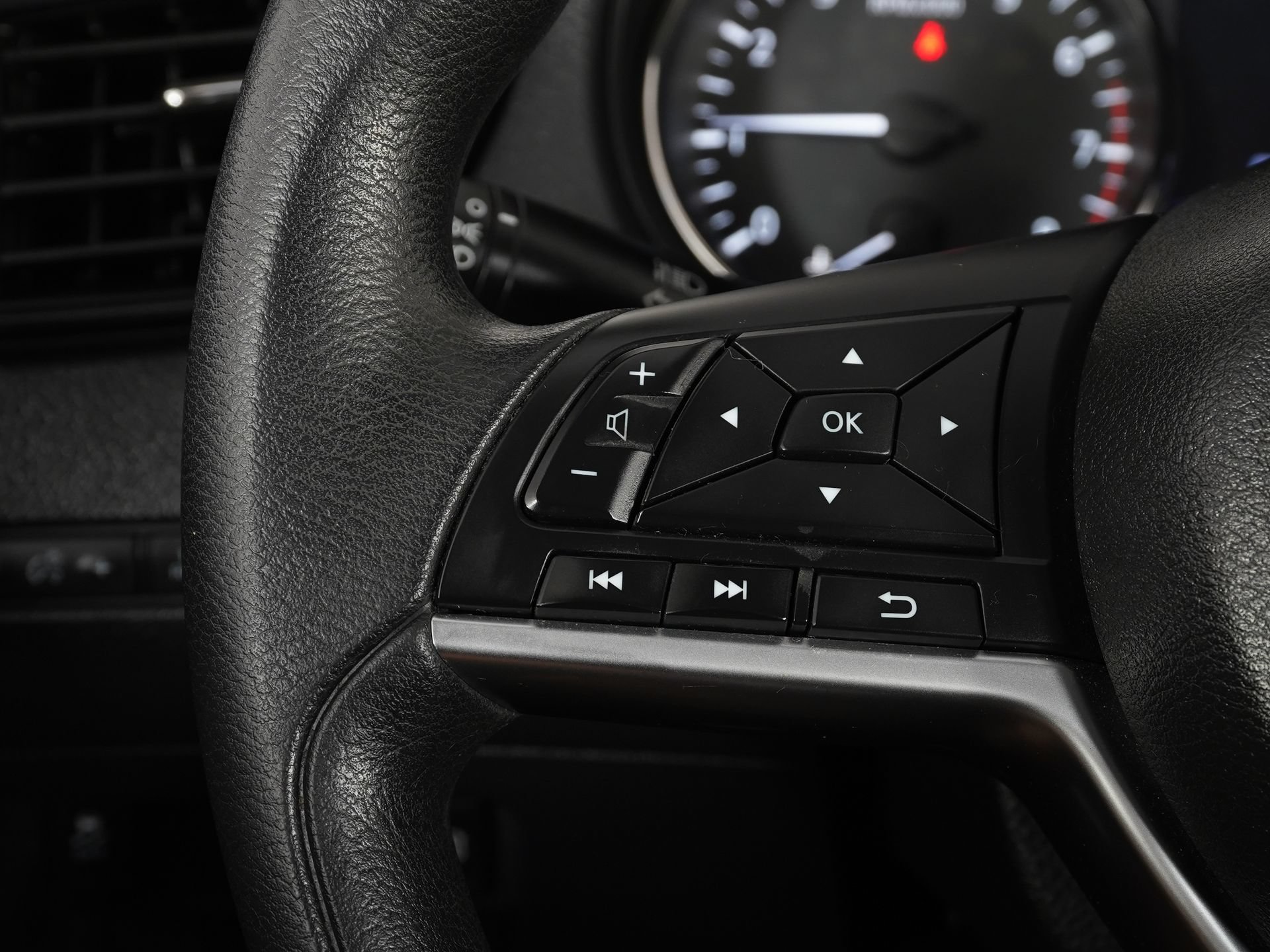 Used 2018 Nissan Rogue S FWD image 18